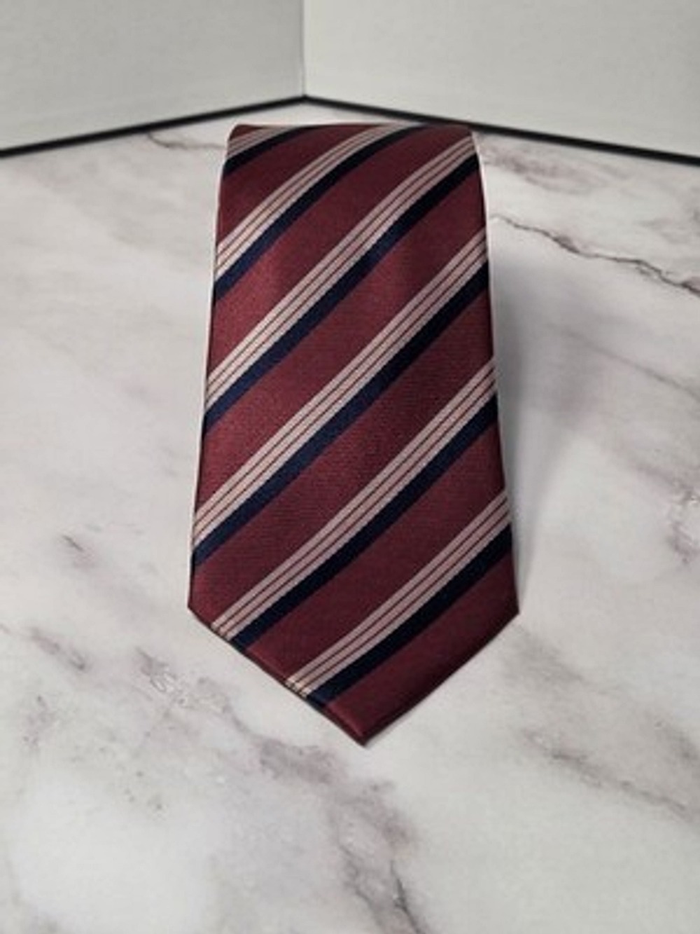 Banana Republic 100% Silk Red Navy Striped Tie Men's Classic Neck Tie